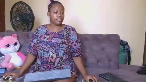 Snapshot of preetycookie chatting on February 25, 12:27 pm Lilly online show from February 25, 12:27 pm