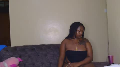 Snapshot of preetycookie chatting on February 15, 12:48 am Lilly online show from February 15, 12:48 am