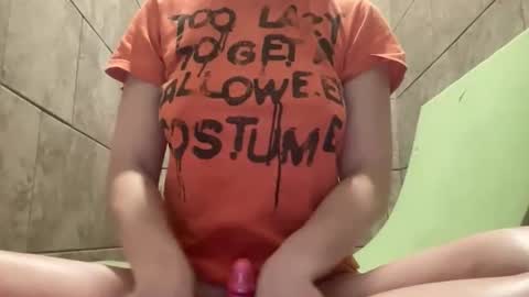 Snapshot of preggypops chatting on October 20, 2:55 pm Emma online show from October 20, 2:55 pm