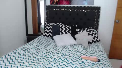 Snapshot of pregnant_love1 chatting on February 7, 3:19 pm ---- online show from February 7, 3:19 pm