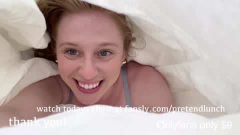 Snapshot of pretendlunch chatting on February 5, 10:11 pm Pretend online show from February 5, 10:11 pm