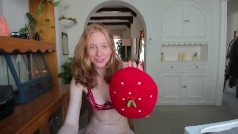 Snapshot of pretendlunch chatting on October 30, 4:40 pm Pretend online show from October 30, 4:40 pm