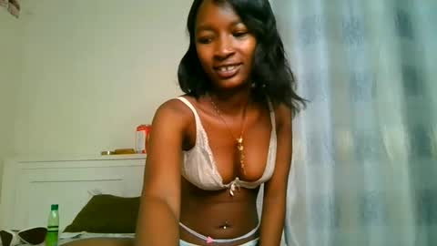 pretty__lisa online show from June 1, 5:53 am