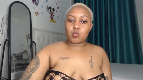 Snapshot of pretty_annah chatting on February 9, 9:39 pm Annah online show from February 9, 9:39 pm