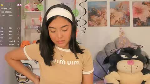 Snapshot of pretty_millie chatting on October 7, 6:20 am Ig skyend.x online show from October 7, 6:20 am