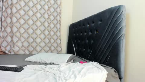 pretty_peshy online show from May 3, 9:43 pm