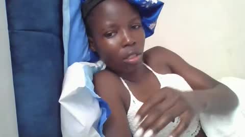 pretty_petite_ebony online show from February 13, 11:24 am