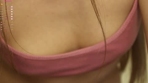 Snapshot of pretty_princess_elina chatting on February 18, 12:26 am Elina online show from February 18, 12:26 am