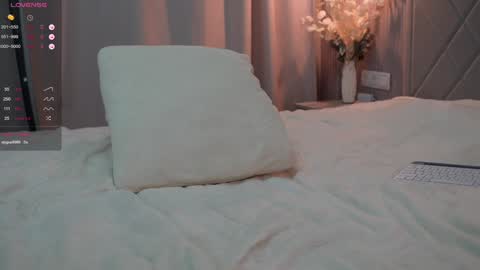 Snapshot of pretty_princess_elina chatting on February 4, 7:33 pm Elina online show from February 4, 7:33 pm
