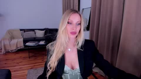 Snapshot of prettyk1ller chatting on October 7, 11:23 pm Eva online show from October 7, 11:23 pm