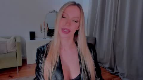 Snapshot of prettyk1ller chatting on December 7, 11:18 pm Eva online show from December 7, 11:18 pm
