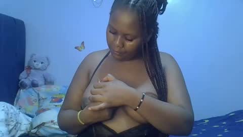 prettymel1 online show from March 13, 12:58 am