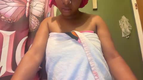 prettypssyred05 online show from July 26, 1:09 pm