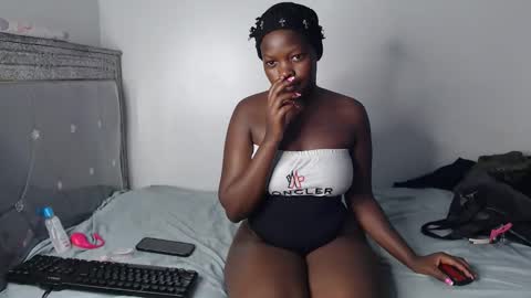 Snapshot of prettysmiles1 chatting on September 16, 5:54 am prettysmiles1 online show from September 16, 5:54 am