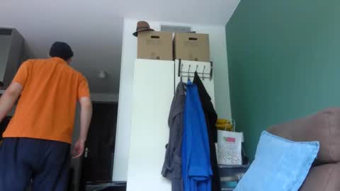 prieslucas068 online show from May 19, 9:49 am