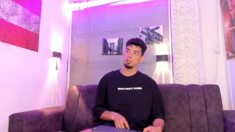 prince_arthur77 online show from April 9, 1:50 pm