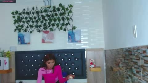 Snapshot of princess_martinez chatting on February 27, 3:59 pm Princess Martinez online show from February 27, 3:59 pm