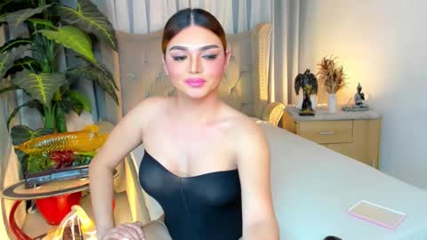Snapshot of princesshugecumontop chatting on October 20, 12:21 pm PrincessDONT FORGET TO FOLLOW ME online show from October 20, 12:21 pm