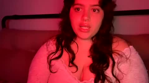 Snapshot of princesslaylaa chatting on February 14, 9:24 am princessviccxo online show from February 14, 9:24 am
