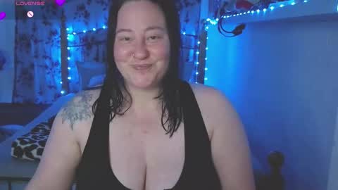 Lux Alot Luxi online show from November 12, 8:00 pm