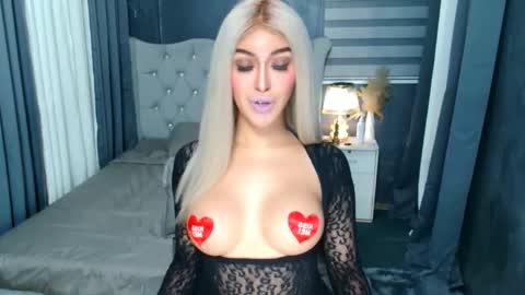 Snapshot of princessofcums69 chatting on October 25, 9:30 am Love online show from October 25, 9:30 am