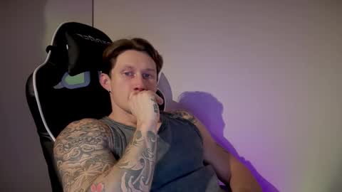 Oliver online show from November 11, 1:19 am