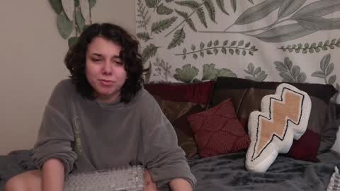 Snapshot of punkpuppy chatting on December 28, 10:13 pm emmy online show from December 28, 10:13 pm