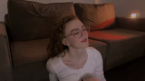 Snapshot of purity_ring chatting on February 6, 11:37 pm Marie online show from February 6, 11:37 pm