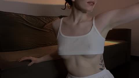 Snapshot of purity_ring chatting on February 10, 3:24 am Marie online show from February 10, 3:24 am