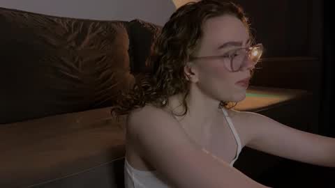 Snapshot of purity_ring chatting on February 20, 10:48 pm Marie online show from February 20, 10:48 pm