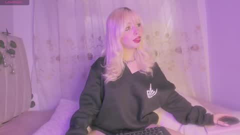 Snapshot of purplelilith3 chatting on October 7, 12:23 pm Purple Lilith online show from October 7, 12:23 pm