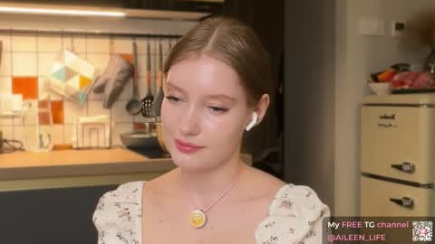 Snapshot of purrpure chatting on September 21, 7:40 pm Aileen online show from September 21, 7:40 pm