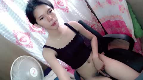 Snapshot of qn_jeshelle chatting on October 2, 5:50 am SimplePetite Astrid28 online show from October 2, 5:50 am