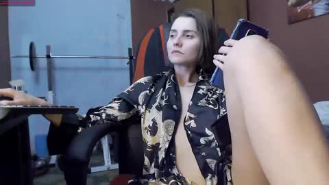 Snapshot of queen4565 chatting on February 22, 9:37 pm Lola online show from February 22, 9:37 pm