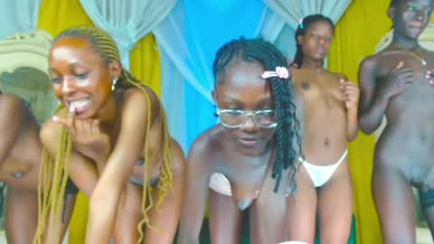 queen online show from March 29, 8:54 pm