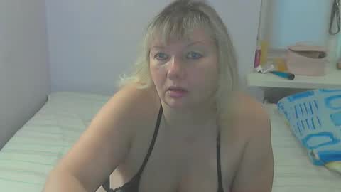 Snapshot of queen_jane8 chatting on September 29, 12:15 pm queen_jane8 online show from September 29, 12:15 pm