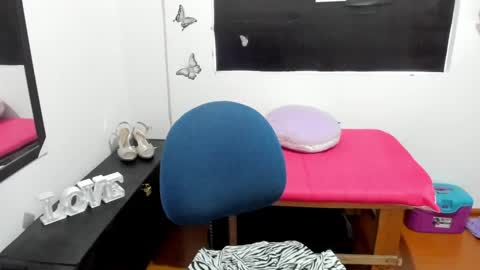 queen_natttyy online show from January 29, 6:18 pm