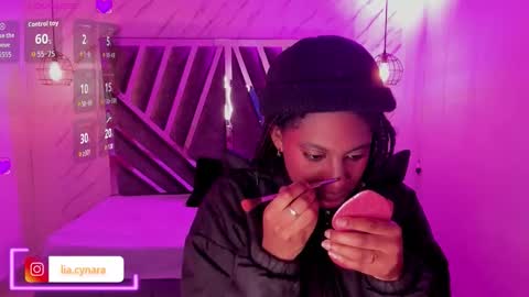 Snapshot of queen_perla_ chatting on October 2, 11:53 am online show from October 2, 11:53 am