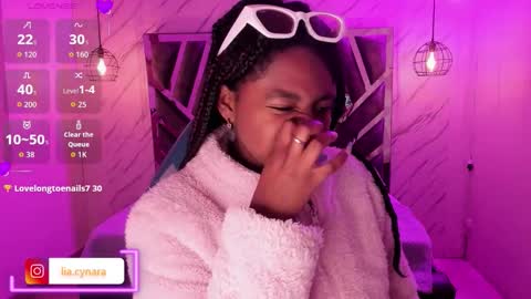 Snapshot of queen_perla_ chatting on October 1, 11:42 am online show from October 1, 11:42 am