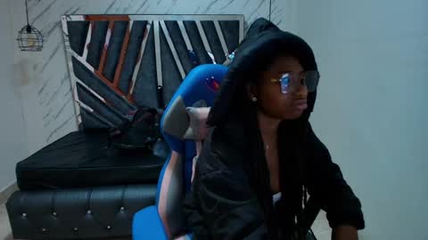   online show from November 20, 11:42 am