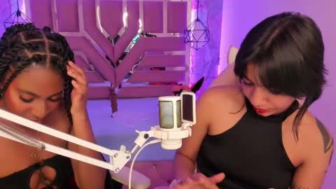 Snapshot of queen_perla_ chatting on March 1, 4:11 pm online show from March 1, 4:11 pm