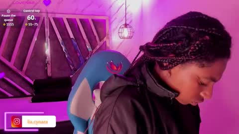 Snapshot of queen_perla_ chatting on October 4, 12:03 pm online show from October 4, 12:03 pm