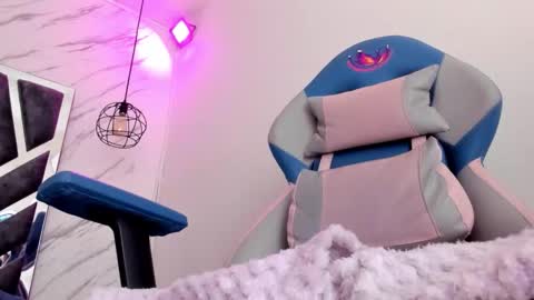   online show from November 9, 12:08 pm