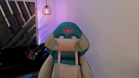 Snapshot of queen_perla_ chatting on September 25, 11:28 am online show from September 25, 11:28 am