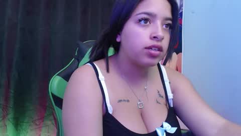 Snapshot of queen_salomme chatting on September 18, 4:11 pm queen_salomme online show from September 18, 4:11 pm