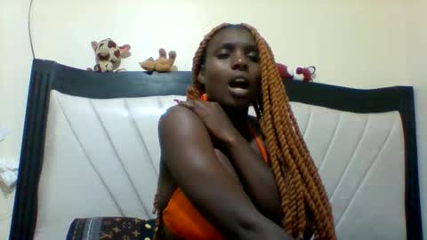 Snapshot of queen_wow2 chatting on September 16, 10:24 pm queen online show from September 16, 10:24 pm