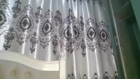 queen online show from April 12, 10:25 pm