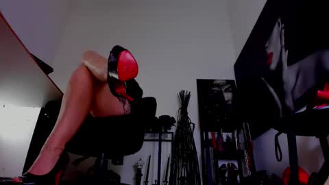 Misscatsnow online show from February 25, 8:07 am