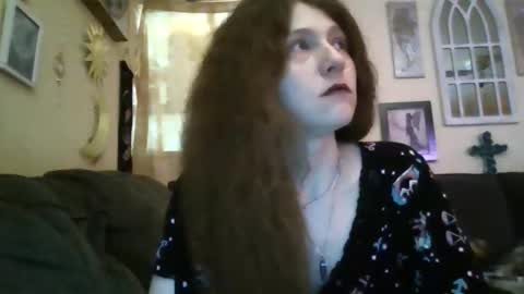 queencrimsonlvx online show from May 20, 8:21 am