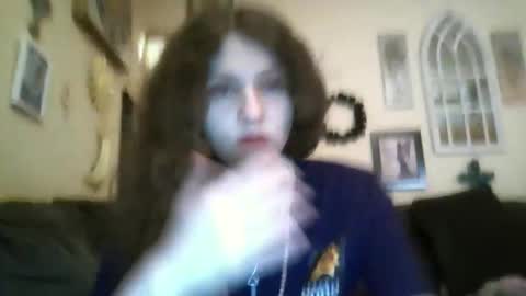 queencrimsonlvx online show from May 8, 11:16 am